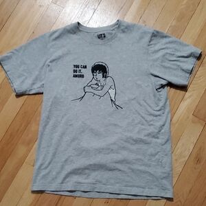 Uniqlo Grey Short Sleeve Graphic Tee with Black Illustration Medium Unisex Amuro